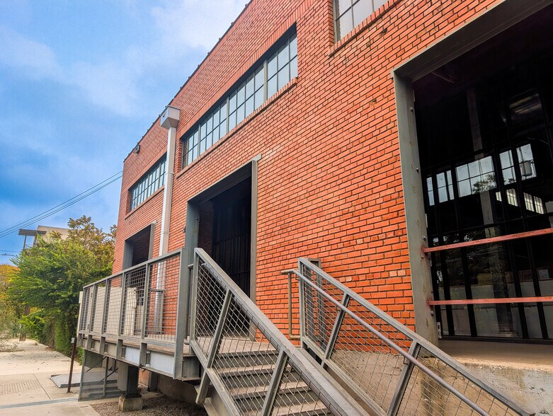 More Photos Of 203 E Jones Ave, San Antonio Office For Lease