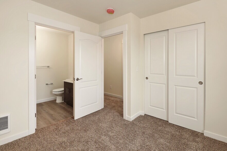 More Photos Of 412 Front St, Sumas Apartments For Sale