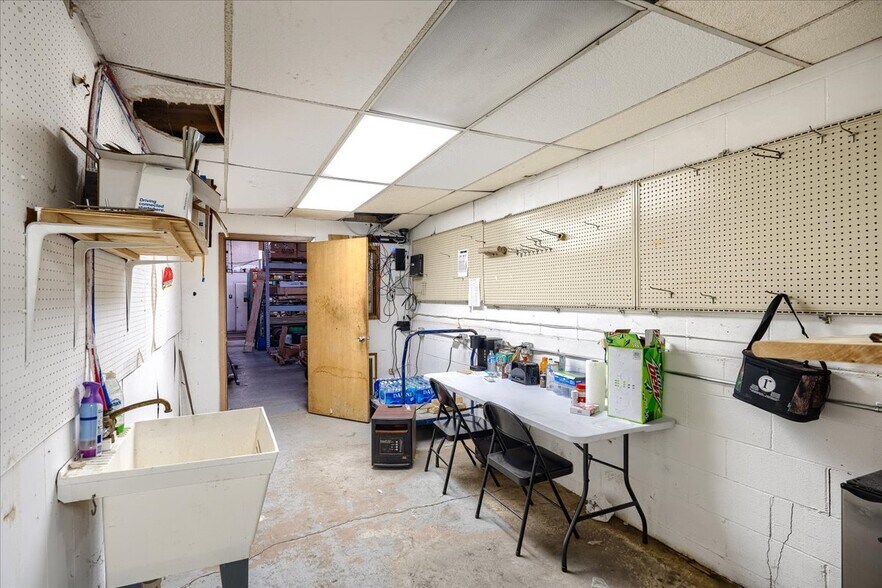 More Photos Of 2600 Duss Ave, Ambridge Unknown For Sale