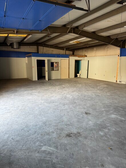 More Photos Of 6850 Satchelford Rd, Columbia Flex For Sale