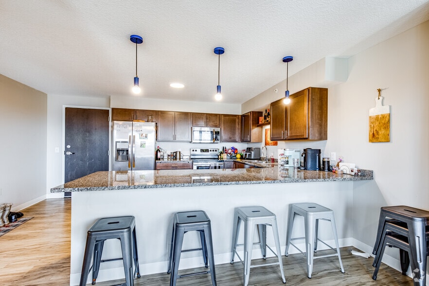 More Photos Of 1975-1977 Marshall Ave, Saint Paul Apartments For Sale