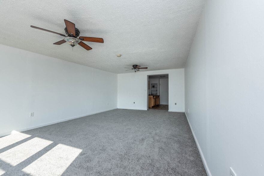 More Photos Of 7231 Harford Rd, Baltimore Storefront Retail Residential For Sale