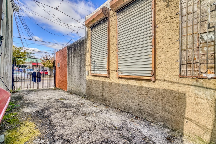 More Photos Of 12 E Wister St, Philadelphia Storefront For Sale