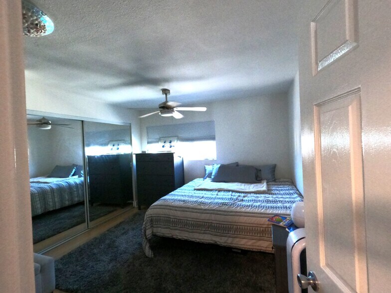 More Photos Of 72 62nd Pl, Long Beach Restaurant For Sale