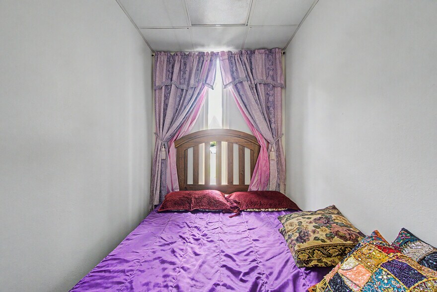 More Photos Of 71 Midtown Park W, Mobile Medical For Sale