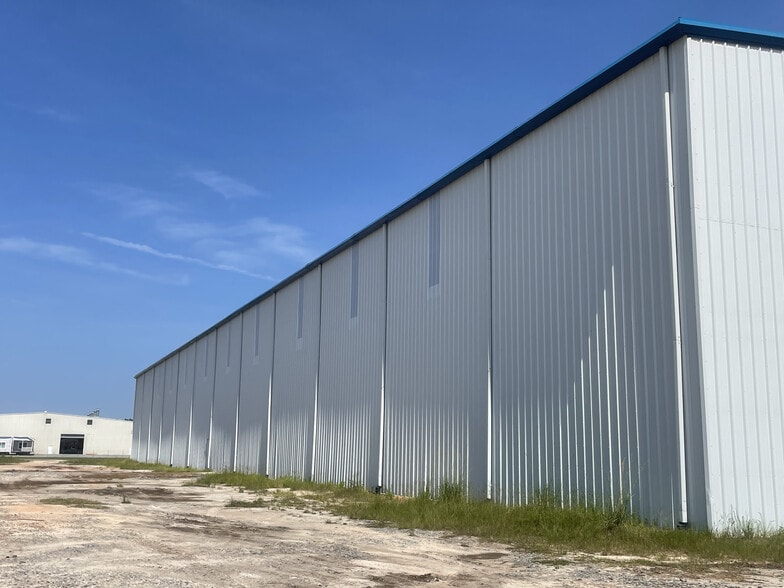 More Photos Of 130 Park Dr, Baxley Manufacturing For Lease
