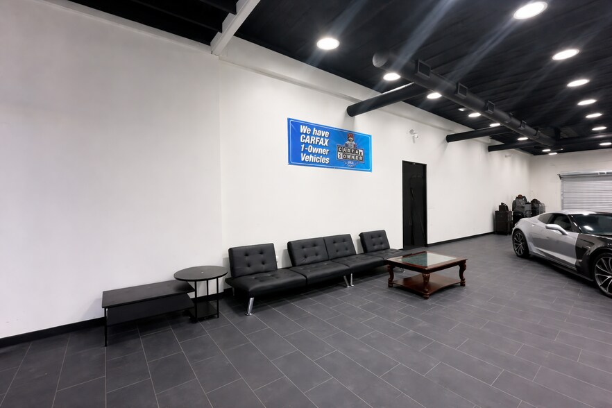 More Photos Of 13038 Research Blvd, Austin Freestanding For Lease