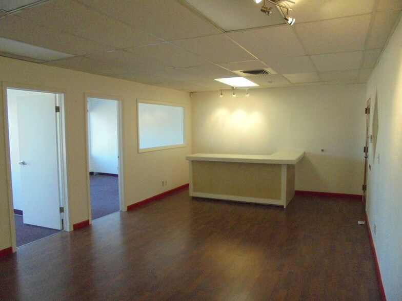 More Photos Of 8815 Dyer St, El Paso Medical For Lease