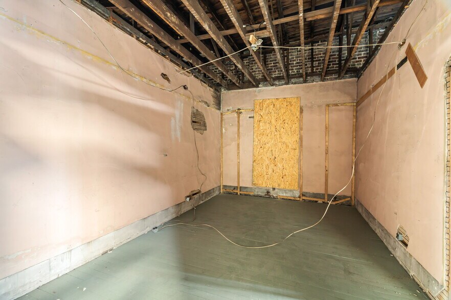 More Photos Of 824 Tennessee Ave, Etowah Storefront Retail Office For Sale