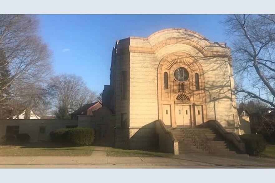 More Photos Of 329 E Moody Ave, New Castle Religious Facility For Sale