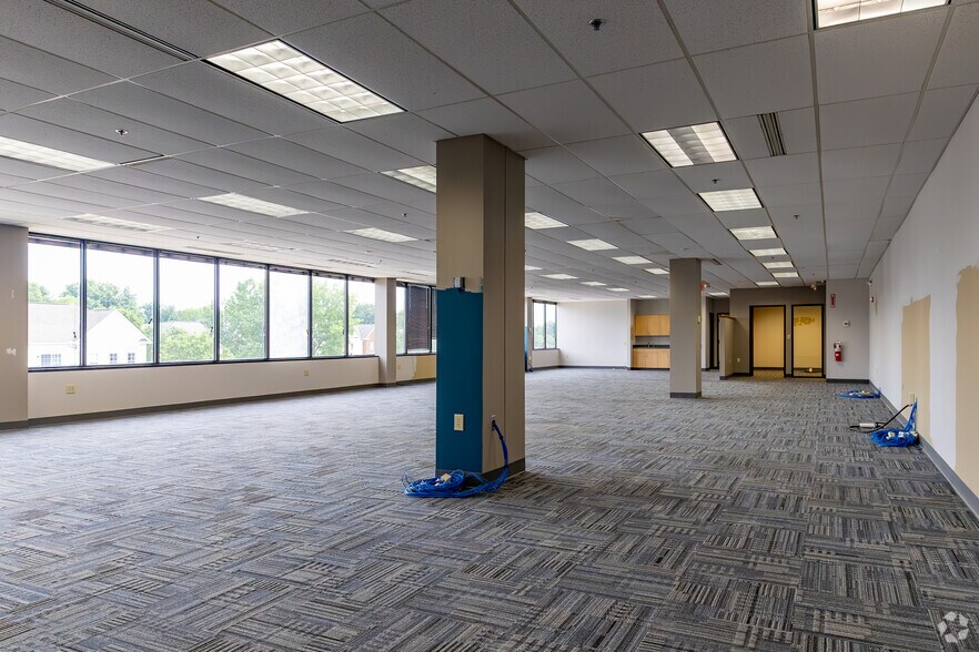 More Photos Of 100 E Campus View Blvd, Columbus Office For Lease