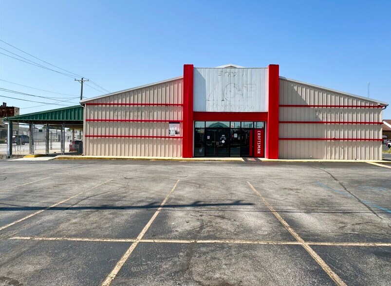 Primary Photo Of 105 S Forest Ave, Brazil Freestanding For Sale
