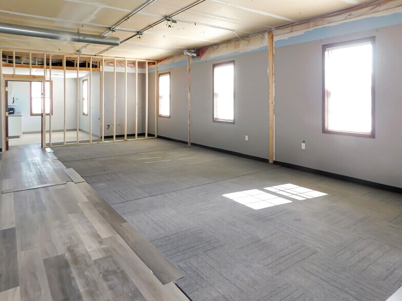 More Photos Of 769 N Blackhawk Blvd, Rockton Office For Lease