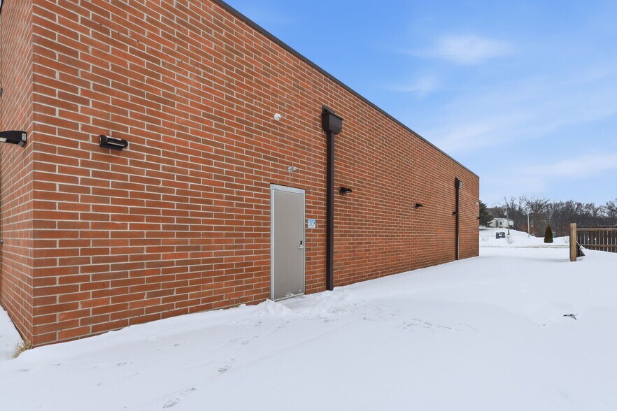 More Photos Of 228 North Ave, Battle Creek Freestanding For Sale