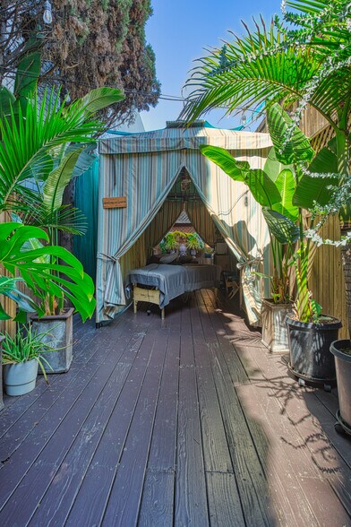 More Photos Of 331 N Larchmont Blvd, Los Angeles Office For Sale