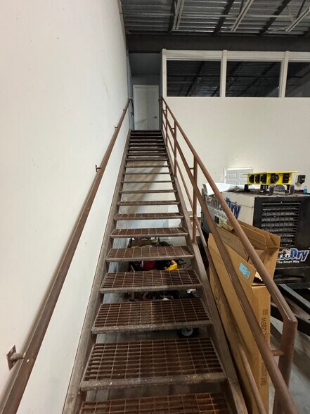 More Photos Of 801-893 Kings Hwy, Fort Pierce Light Manufacturing For Sale