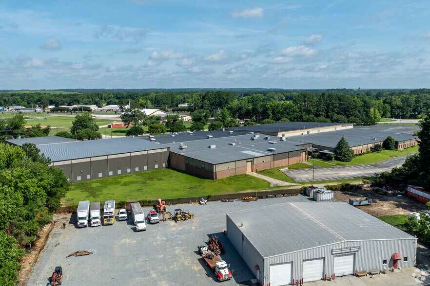 More Photos Of 719 Dunn Rd, Fayetteville Warehouse For Sale
