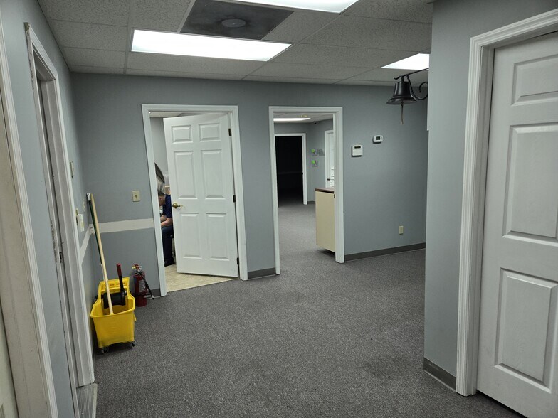 More Photos Of 1274 Volunteer Pky, Bristol Office For Lease