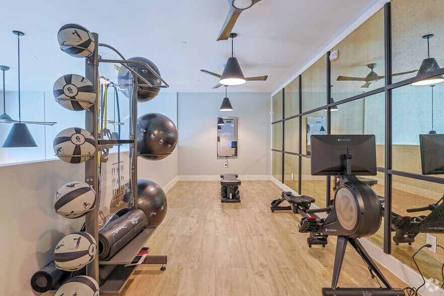 More Photos Of 760 Airport Blvd, Austin Apartments For Lease