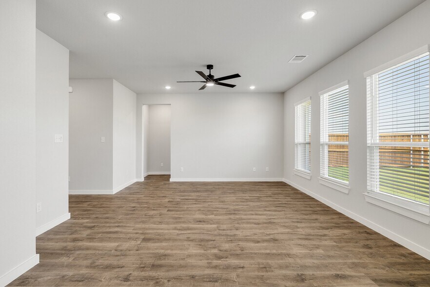 More Photos Of 651-655 Clovis St, Midlothian Apartments For Sale