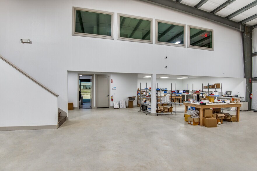 More Photos Of 1115 Jc Ln, Pilot Point Warehouse For Lease