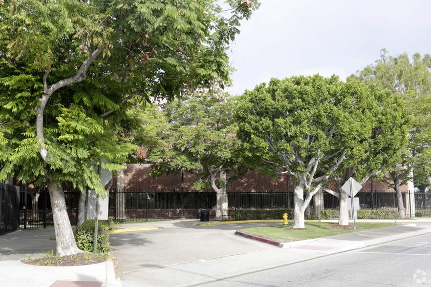 More Photos Of 4900 Rivergrade Rd, Irwindale Office For Lease