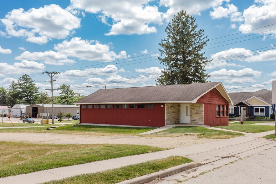 More Photos Of 506 Main St, Hollandale Office For Sale