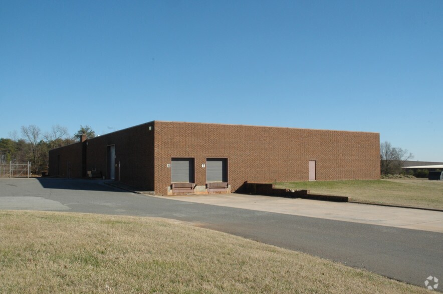 More Photos Of 8665 W Market St, Greensboro Warehouse For Lease