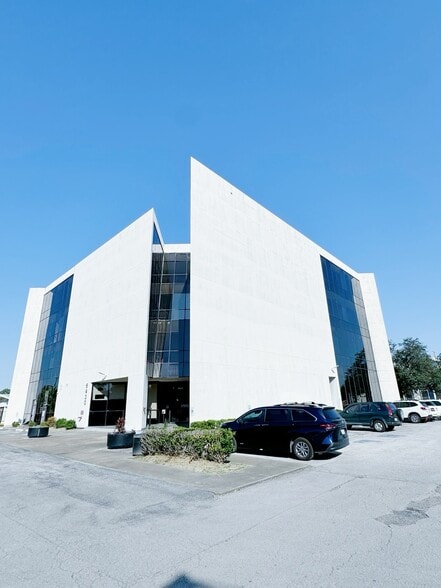 More Photos Of 6430 Richmond Ave, Houston Office Residential For Lease