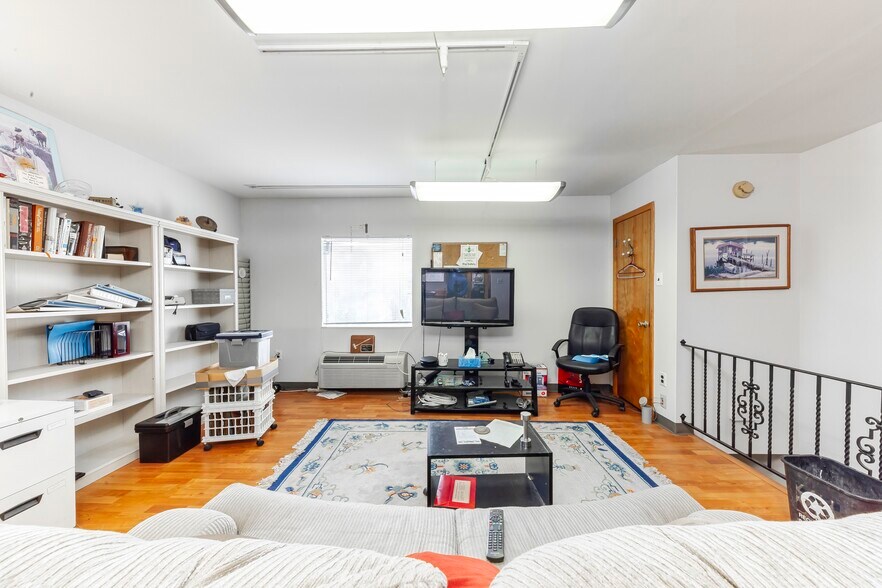 More Photos Of 2 Superior Way, Deptford Warehouse For Sale