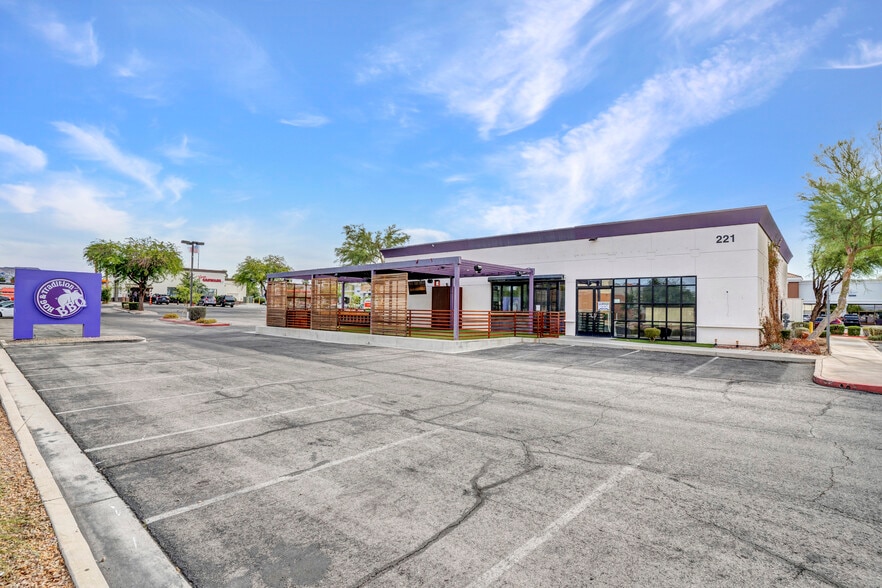 More Photos Of 221 N Stephanie St, Henderson Restaurant For Lease