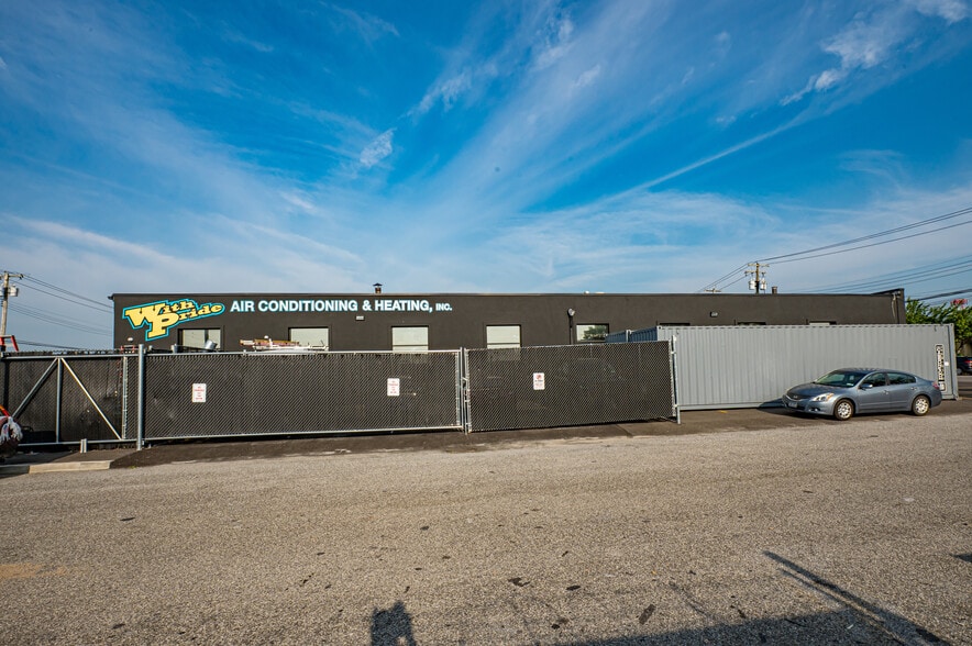 More Photos Of 77 Marine St, Farmingdale Manufacturing For Sale