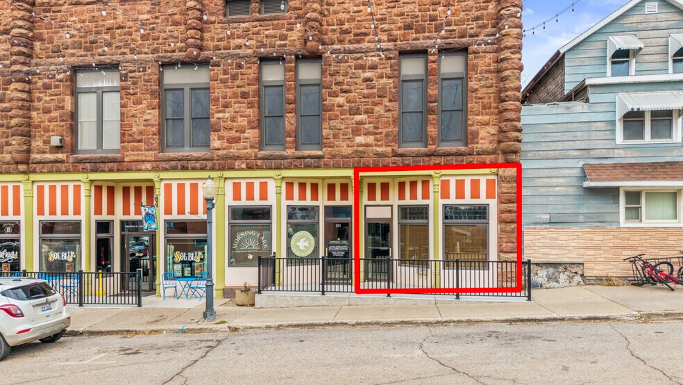 More Photos Of 206-216 E Ludington St, Iron Mountain Medical For Sale