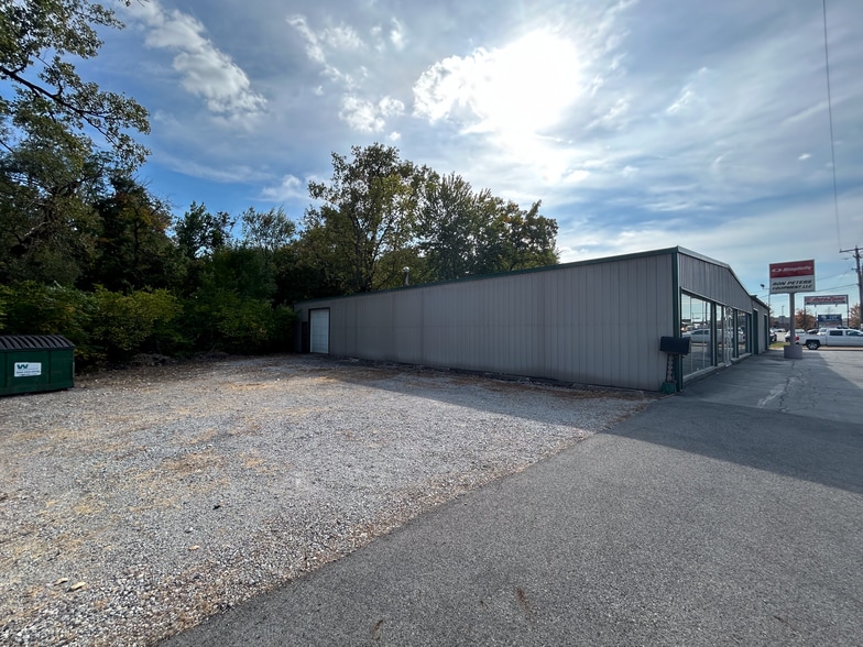 More Photos Of 217 In-930, New Haven Freestanding For Sale