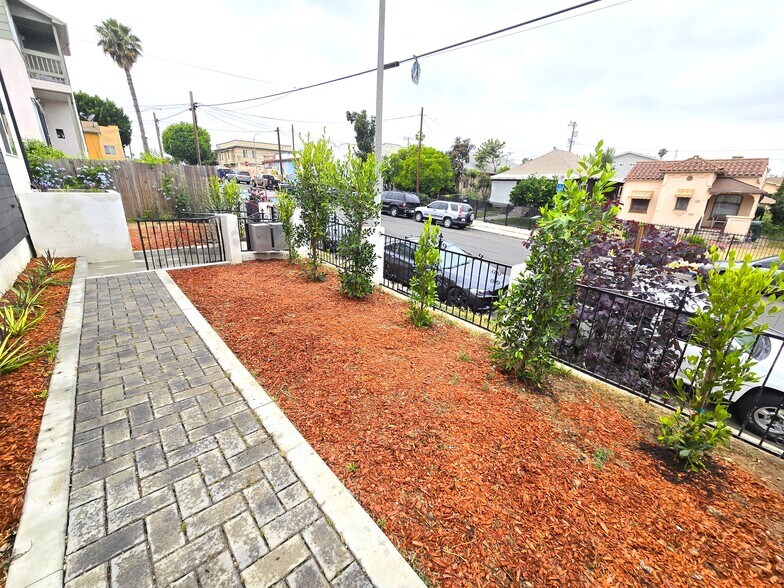 More Photos Of 2516 Malabar St, Los Angeles Apartments For Sale