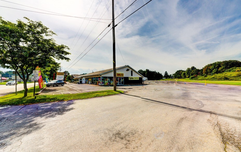 More Photos Of 1620-1640 N Main Street Ext, Butler Showroom For Lease