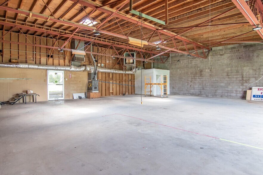 More Photos Of 1609 Coggin Ave, Brownwood General Retail For Lease