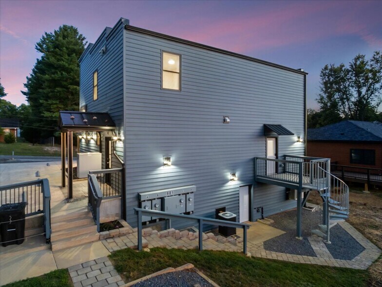 More Photos Of 901 8th St, Radford Apartments For Lease