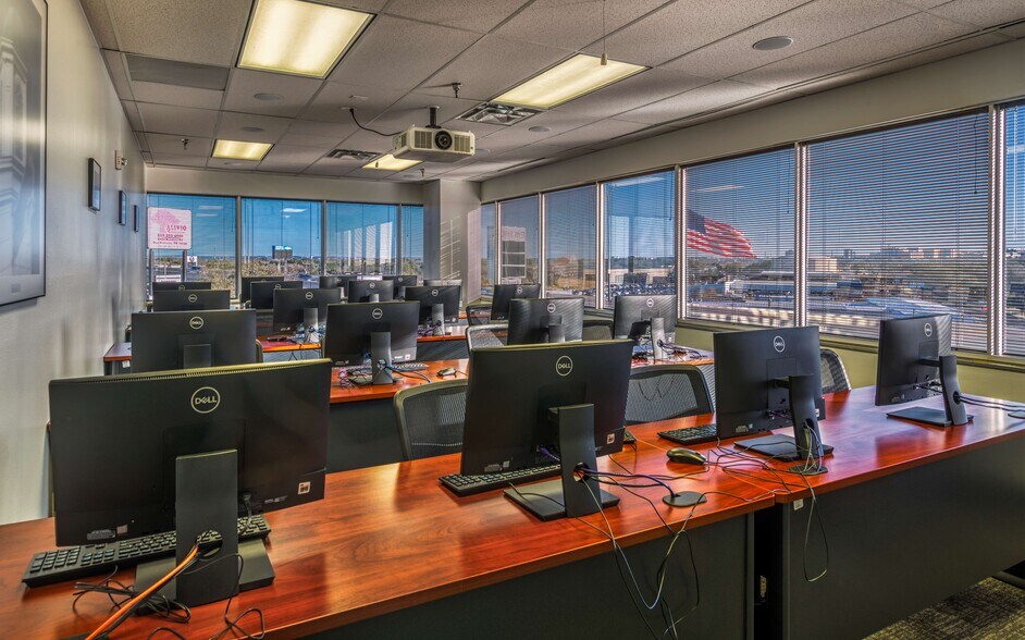 More Photos Of 6100 Bandera Rd, San Antonio Office For Lease