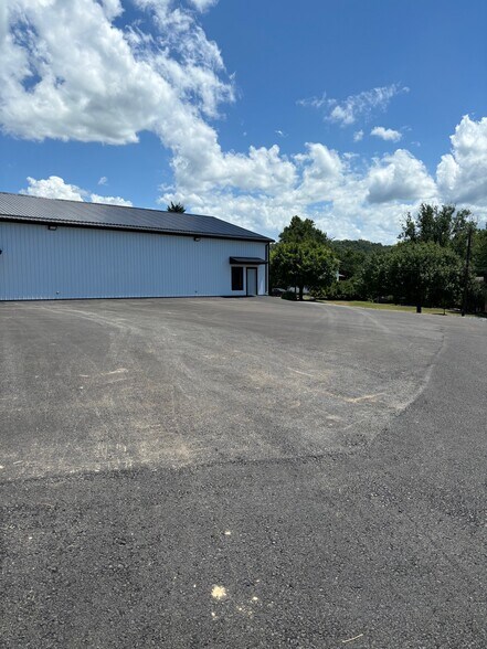 More Photos Of 8,18 Juneau Ln, Morgantown Light Distribution For Lease