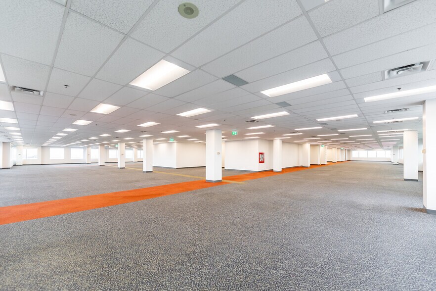 Primary Photo Of 5800 Hurontario St, Mississauga Office For Lease