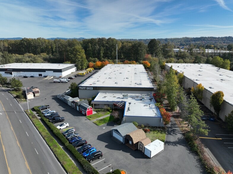 More Photos Of 17500 W Valley Hwy, Tukwila Warehouse For Lease