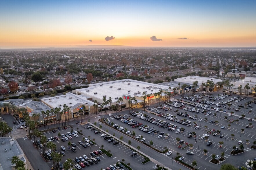 More Photos Of 15580-15600 Whittwood Ln, Whittier General Retail For Sale