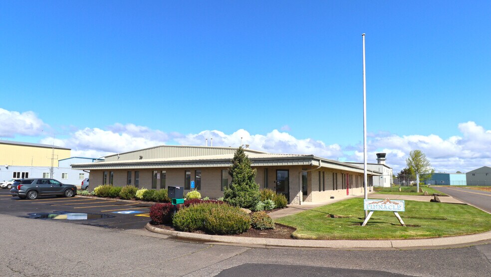 More Photos Of 28717 Grumman Dr, Eugene Airplane Hangar For Lease