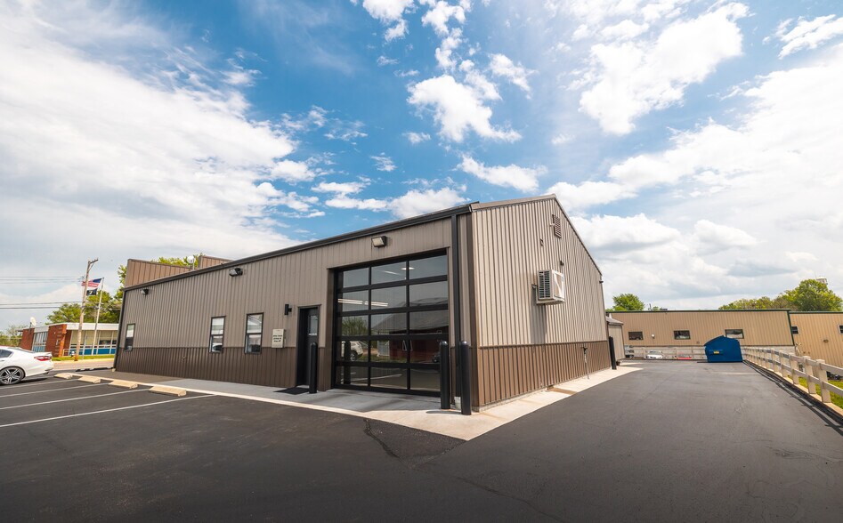 More Photos Of 1008 E Main St, Linn Auto Dealership For Sale