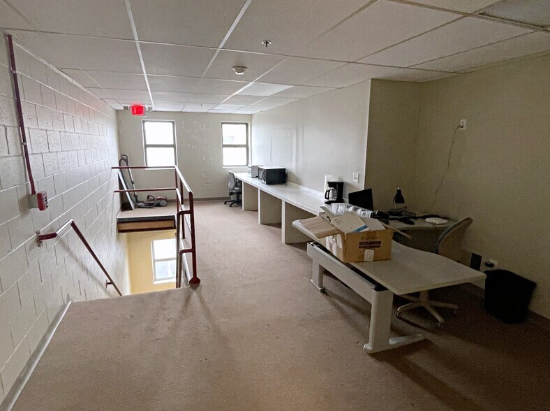 More Photos Of 30R Pine St, Stoneham Industrial For Lease