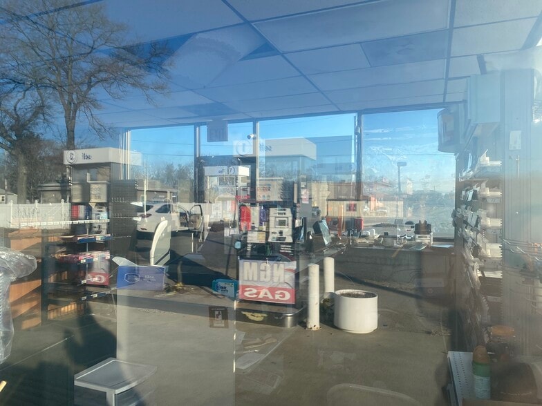 More Photos Of 584 Washington St, Attleboro Service Station For Sale