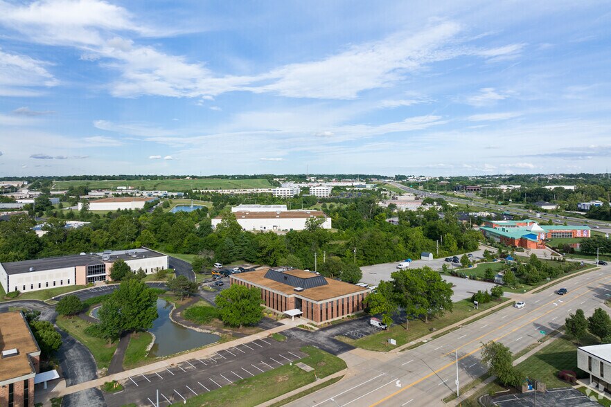 More Photos Of 2258 Schuetz Rd, Maryland Heights Unknown For Lease