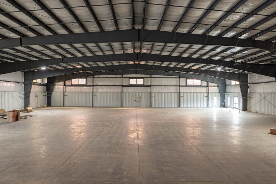 More Photos Of 169 Hollywood Dr, Butler Warehouse For Lease
