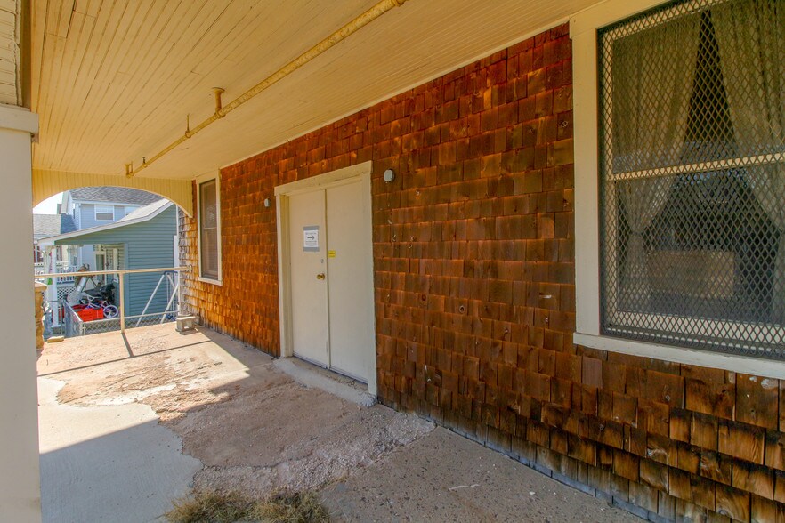 More Photos Of 620-626 Franklin Ave, Essex Warehouse For Sale